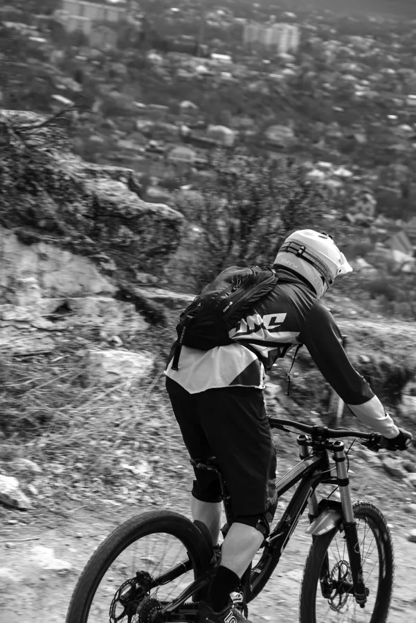 MOUNTAIN BIKE